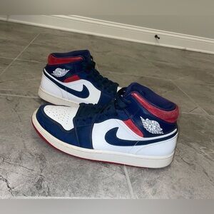 Jordan 1 Mids